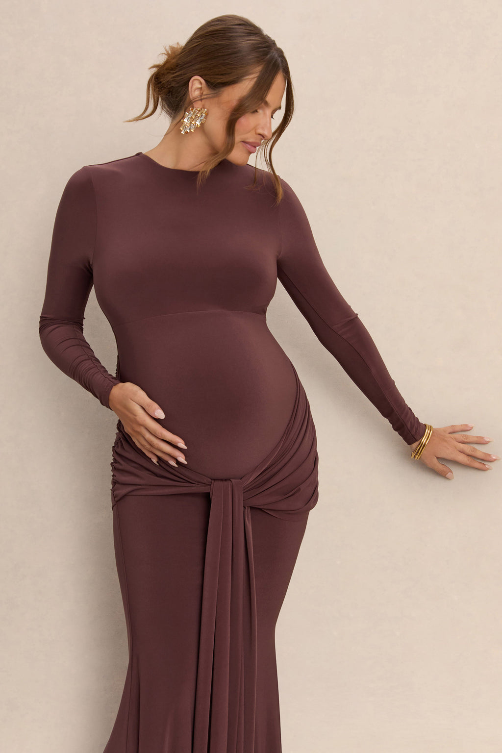 Aveny Brown Crew-Neck Maternity Maxi Dress With Ruched-Detailing And Sash – detail shot