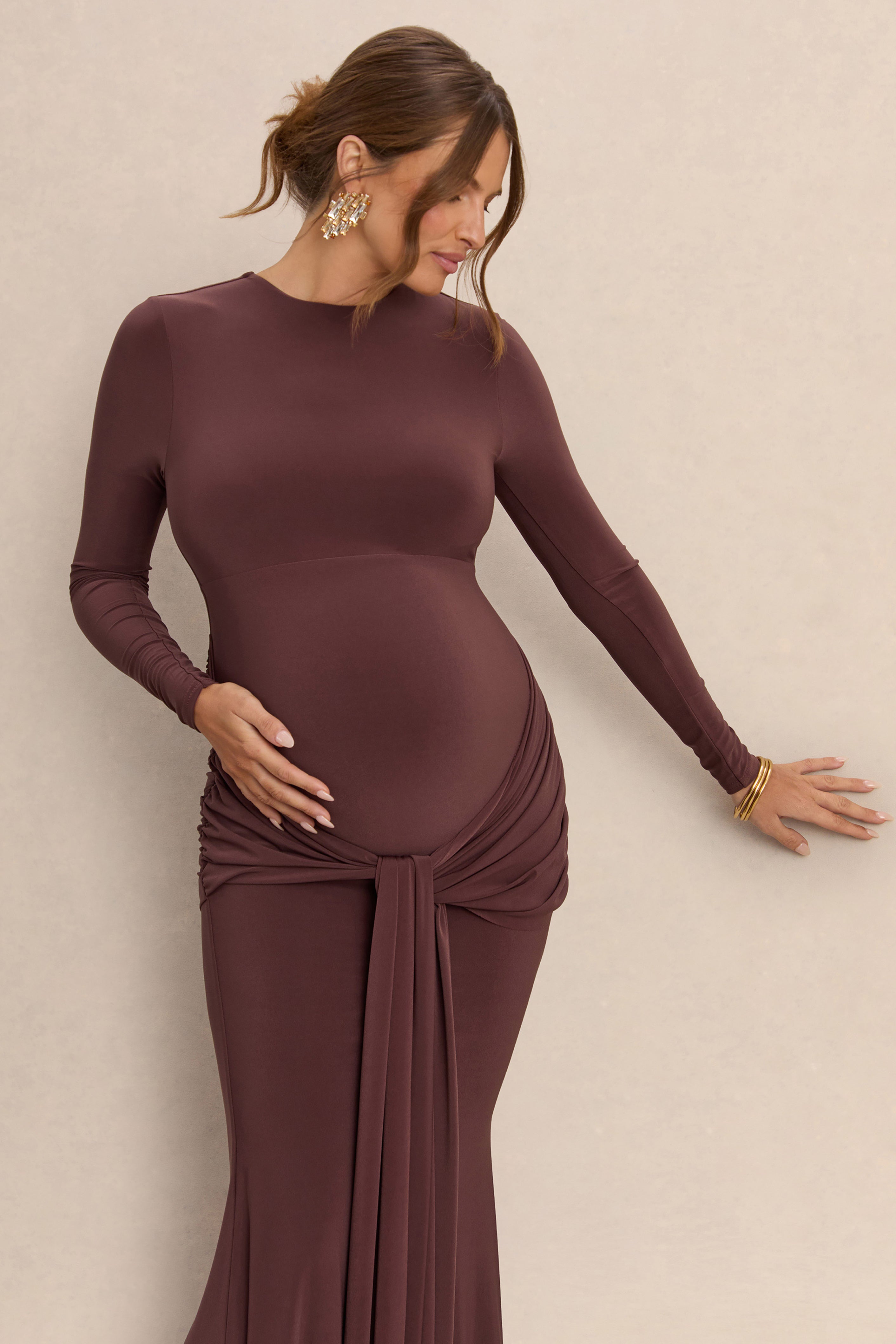 Aveny Brown Crew-Neck Maternity Maxi Dress With Ruched-Detailing And Sash – detail shot