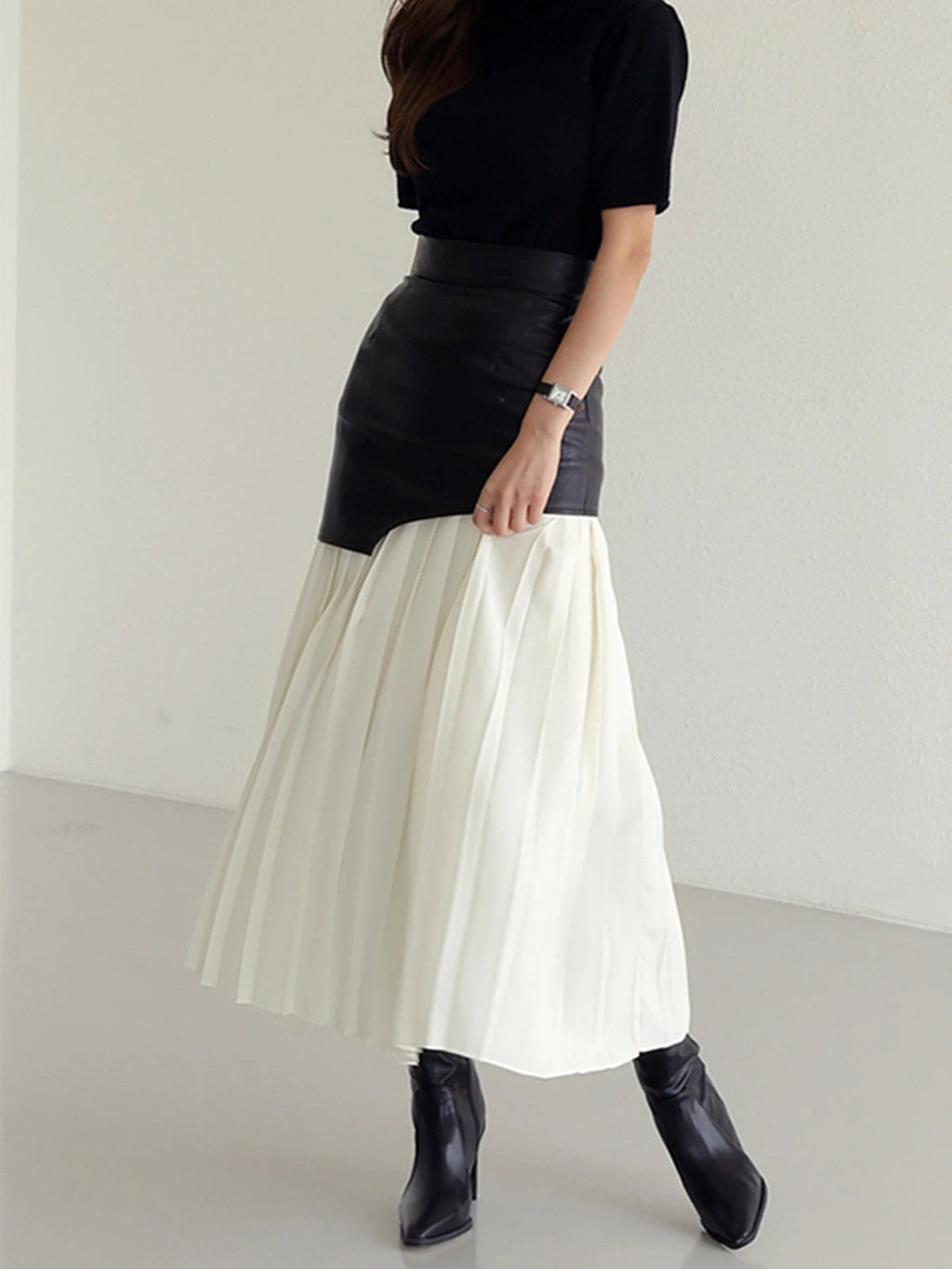 Woman wearing a white pleated maxi skirt - lifestyle photo