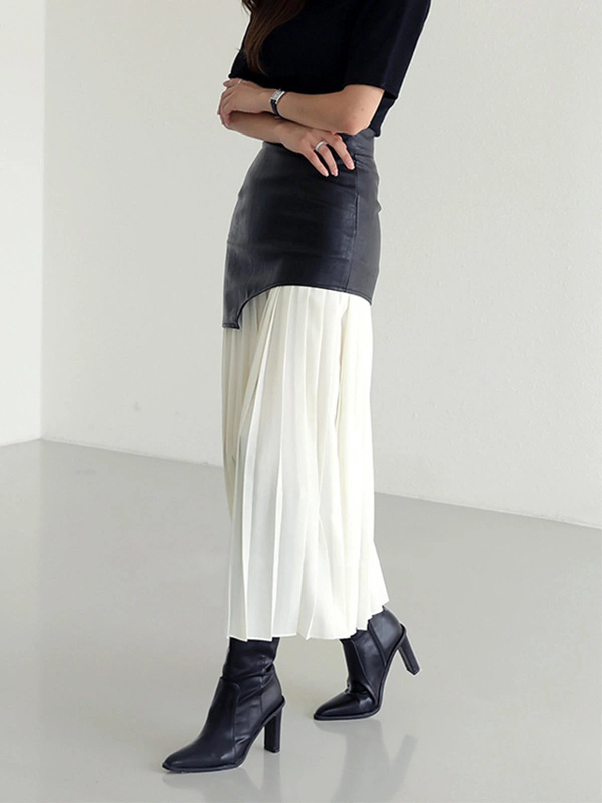 Woman wearing a white pleated maxi skirt - lifestyle photo