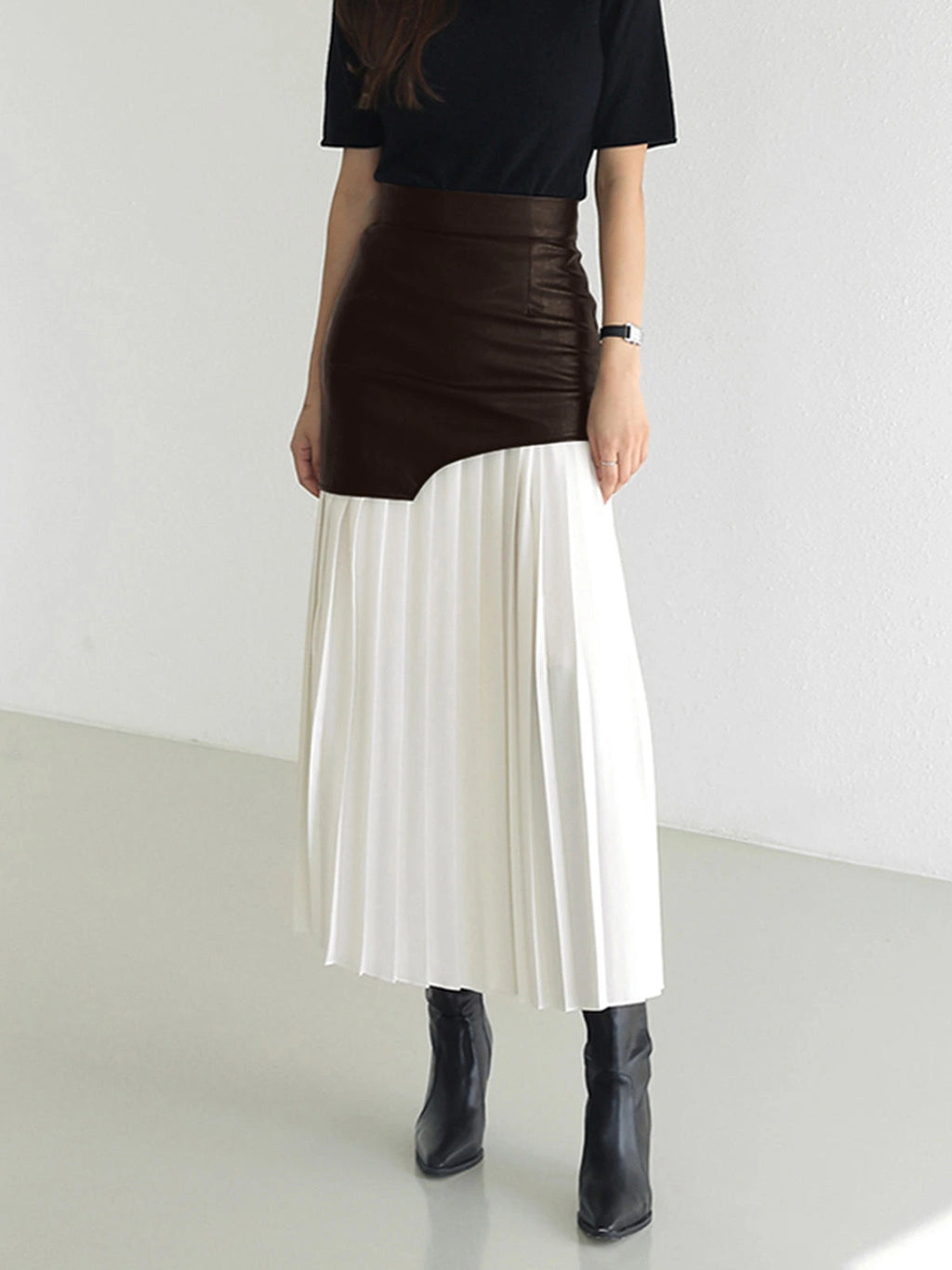 Woman wearing a white pleated maxi skirt - lifestyle photo