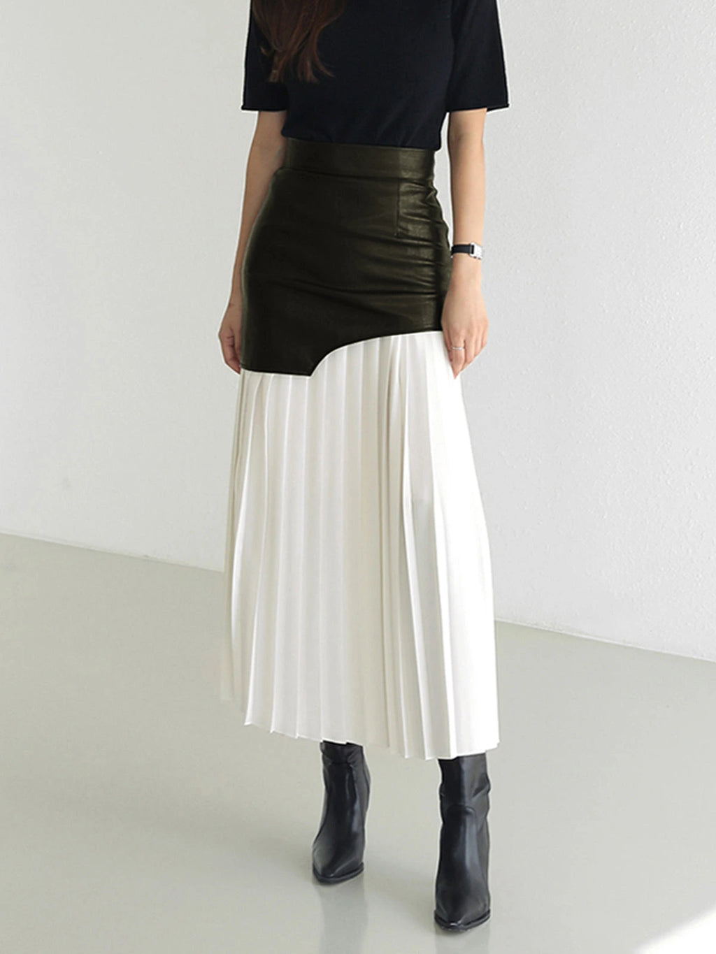 Woman wearing a white pleated maxi skirt - lifestyle photo